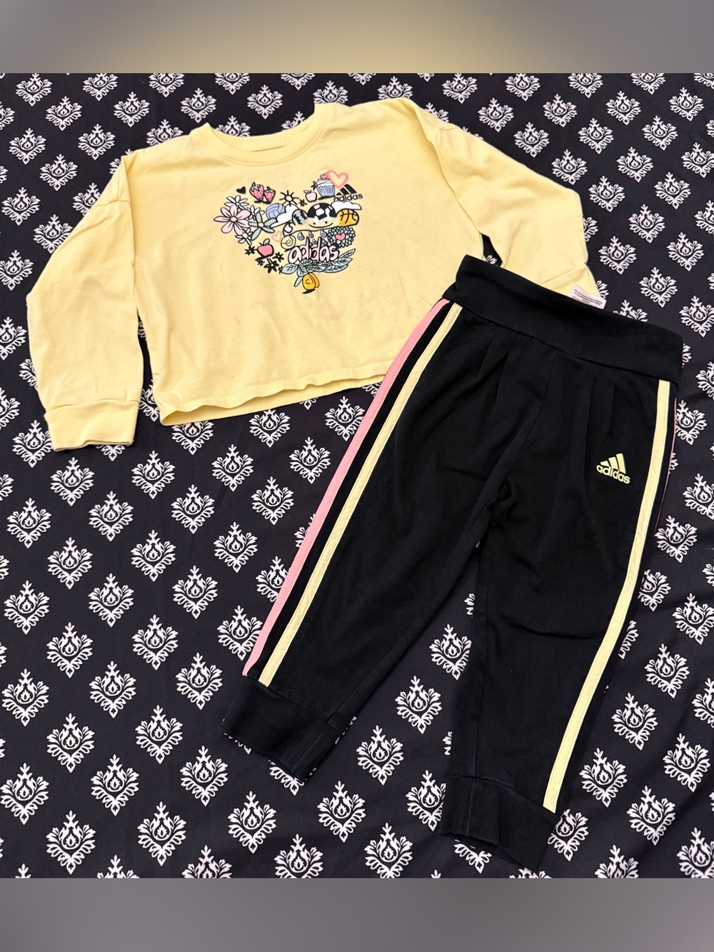 Adidas Girls 2T 2 Pc Outfit Set Yellow Graphic Top Black Slim Fit Pants Toddler